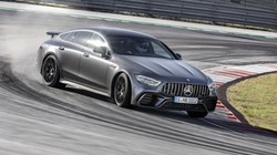 Mercedes-Benz đã có cú nhảy vọt từ vị trí thứ 3 lên vị trí dẫn đầu Top thương hiệu ô tô có giá trị nhất thế giới.