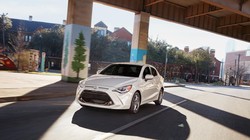 Yaris sedan - một biến thể của chiếc Mazda2 gắn logo Toyota