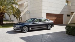 Tới đây, thị trường xe sang tại Việt Nam sẽ tiếp tục có cuộc cạnh tranh mạnh mẽ giữa 2 đối thủ Mercedes-Benz và BMW.