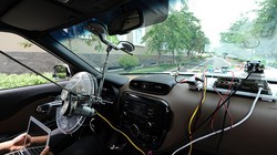 Ô tô tự lại được FPT thử nghiệm (ảnh: FPT)