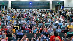 Rất nhiều sinh viên ở Mỹ thích sử dụng máy tính thay vì ghi chép truyền thống (ảnh: New York Times)