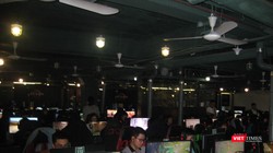 Các game thủ tại một tụ điểm chơi game online ở Hà Nội.