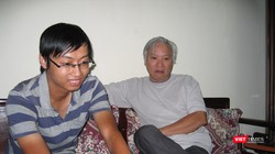 KTS Đinh Việt Phương giới thiệu công nghệ bảo tàng ảo với GS Nguyễn Văn Huy - nguyên giám đốc Bảo tàng Dân tộc học.