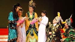 Sân khấu cải lương một thời rất đông khán giả nay cũng đang gặp nhiều thách thức. Ảnh: Vietnamtourism.