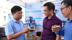 Ông Hà Quang Thành đang giới thiệu BK88 tại triển lãm kết quả nghiên cứu KH&CN đồng bằng sông Hồng tháng 9/2018
