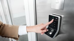 Công nghệ bảo mật bằng dấu vân tay đang được ứng dụng rất phổ biến trong nhiều lĩnh vực.