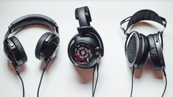 Một loại tai nghe có dây.