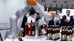 Robot đã có mặt trong ngành sản xuất đồ uống ở nhiều nước.