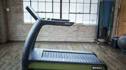 Máy chạy bộ giúp tiết kiệm hóa đơn tiền điện.
