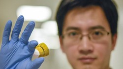 Các nhà khoa học tìm ra chất bán dẫn siêu mỏng giúp chuyển hóa sóng WiFi thành điện năng. Ảnh: DM