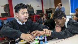 Microsoft bắt đầu phổ biến ngôn ngữ lập trình cho trẻ khiếm thị