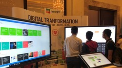 Số hóa nội dung và hiển thị lên các màn hình tương tác để cung cấp các dịch vụ công dân. Giải pháp của Lạc Việt. Ảnh Bích Trâm