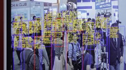 Công nghệ nhận dạng và theo dõi do SenseTime phát triển được hiển thị trên màn hình một sự kiện ở Tokyo (Nhật Bản). ẢNH: BLOOMBERG