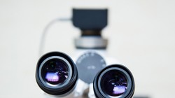 Kính hiển vi robot