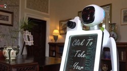 Robot chụp hình Eva