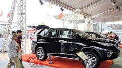 Tăng khuyến mãi, giảm giá đang là "cần câu" của các hãng xe trong cuộc đua tăng doanh số