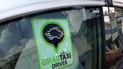 Taxi công nghệ tại Việt Nam cũng sẽ phải gắn mào trên nóc
