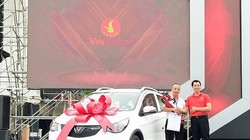 Những chiếc VinFast Fadil đầu tiên được giao đến tay khách hàng.