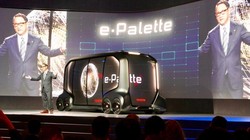 Chiếc xe buýt dạng module có tên e-palette là nền tảng xe tự hành quan trọng của Nhật Bản hiện nay.