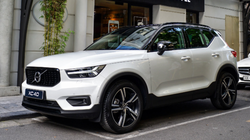 Chiếc XC40 giá 1,75 tỷ trên phố Hà Nội.