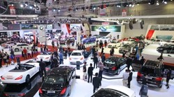 Một hội chợ triển lãm ô tô