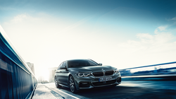 Khách hàng mua BMW 520i sẽ được miễn phí bảo dưỡng trong ba năm hoặc 30.000km.