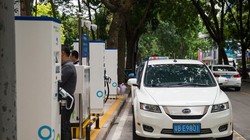 Một trạm nạp điện cho ô tô tại Trung Quốc.