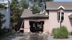 Gara ô tô nơi xảy ra vụ việc đã bị hư hỏng nặng.
