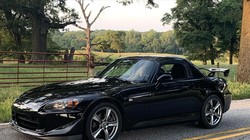 Honda S2000 Club Racer bản Berlina Black hiếm gặp. Ảnh: Carscoops
