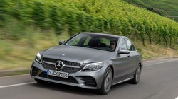 Triệu hồi 28.400 chiếc Mercedes-Benz C-Class vì nguy cơ văng ắc-quy khỏi vị trí trong khoang động cơ