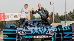 Mẫu siêu xe điện Taycan của Porsche vừa xác lập kỷ lục mới trên đường đua.
