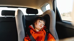 Ngay cả khi ở ngoài trời chỉ 21 độ C, nhiệt độ trong xe ô tô có thể nhanh chóng nóng đến hơn 48 độ.