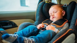 Ảnh minh họa: Những ông bố bà mẹ đãng trí để quên trẻ em trên xe sẽ rất nguy hiểm.
