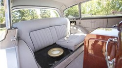 Cận cảnh "nhà vệ sinh" trên xe.
