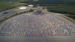 Hơn 1.300 chiếc xe Ford Mustang đã được hãng xe Ford điều động đến Bỉ để phá kỷ lục thế giới. Ảnh: Ford