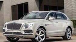 Mẫu SUV mới mà hãng Bentley công bố có ngoại thất giống với “cha đẻ” nó là chiếc Bentley Bentaya. Ảnh: Carbuzz