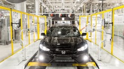 Trong một nhà máy ô tô của Honda