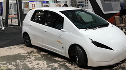 Mẫu xe điện myKar gây ấn tượng bởi xe có thể chạy bằng dầu ăn đã qua sử dụng. Nguồn: Technave.