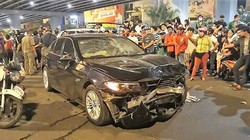 Hiện trường vụ tai nạn khiến nhiều người thương vong tại ngã tư Hàng Xanh. Ảnh T.S.
