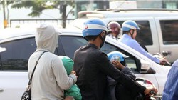 Bàn lùi mua ô tô, nhiều gia đình vẫn lựa chọn phương tiện xe máy để di chuyển dù đi đường dài