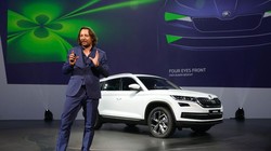 Jozef Kabaň có bằng Thạc sĩ thiết kế ô tô của Trường Nghệ thuật Hoàng gia ở London