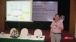 Ông Phó Đức Sơn - Chủ tịch Hội Mã số Mã vạch Việt Nam thuyết trình tại hội thảo