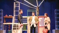 Một cảnh trong vở kịch khoa học giả tưởng "Hoa cúc xanh trên đầm lầy" của cố tác giả Lưu Quang Vũ. 