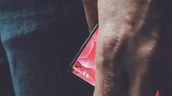 Andy Rubin đang phát triển một mẫu điện thoại cạnh tranh với iPhone