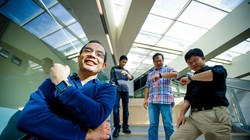 Nhóm các nhà khoa học của Microsoft đang nghiên cứu công nghệ nhận diện giọng nói (ảnh: Business Insider)