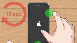 Cách hard reset như thế này không thể dùng với iPhone 8 và iPhone 8 Plus (ảnh: WikiHow)
