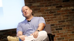 "phù thủy" Jony Ive (ảnh: The Verge)