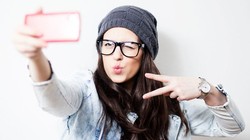 Selfie là sở thích của những người trẻ tuổi, hay dùng mạng xã hội