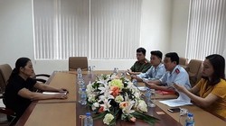 Cơ quan chức năng Hải Phòng triệu tập nữ chủ quán hải sản "chặt chém" du khách (ảnh: báo Pháp luật Việt Nam)