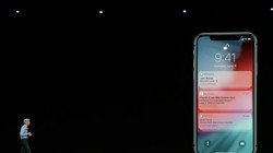 Craig Federighi, Phó Chủ tịch Apple trình bày về tính năng nhóm thông báo trên iOS (ảnh: Business Insider) 